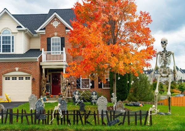 5 Outdoor Halloween Decorations to Spook Out Your House