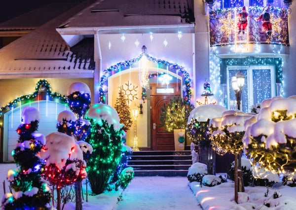 How to Hang Outdoor Christmas Lights