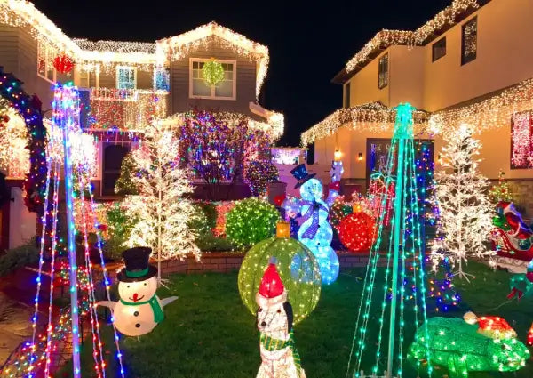 5 Pro Tips for Hanging Holiday Lights Outdoors