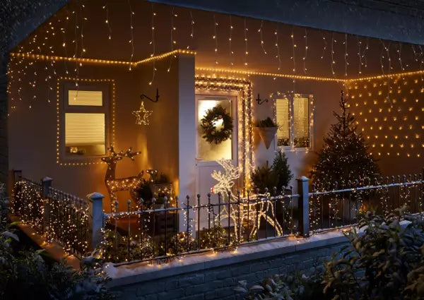 5 Ways To Weatherproof Your Christmas Decorations