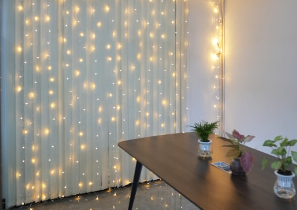 How to Easily Hang Curtain Twinkle Lights